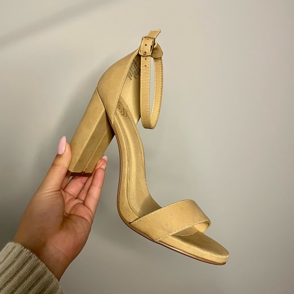 JOURNEYS Nude Block Heel (size 7)